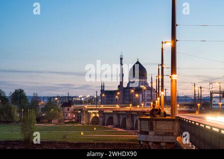 Dresde, Yenidze, ancienne usine de cigarettes, Marienbrücke, crépuscule Banque D'Images