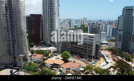 Condominium résidentiel à salvador salvador, bahia, brésil - 23 novembre 2023 : vue aérienne des bâtiments résidentiels de la ville de Salvad SALVADOR BAHIA BRÉSIL Copyright : xJoaxSouzax 231123JOA4310153 Banque D'Images