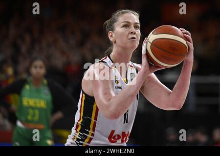 Anvers, Belgique. 09th Feb, 2024. La belge Emma Meesseman photographiée lors d'un match de basket-ball entre l'équipe nationale belge féminine 'The Belgian Cats' et le Sénégal, vendredi 09 février 2024 à Anvers, lors du tournoi de qualification de basket-ball féminin FIBA pour les Jeux olympiques d'été de 2024 à Paris, France. BELGA PHOTO DIRK WAEM crédit : Belga News Agency/Alamy Live News Banque D'Images