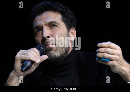 Biella, Italie. 9 février 2024. Gianluigi Buffon réagit lors du talk-show Champions Under the Stars avec Alessandro Alciato, au Palasport Forum, Biella. Le crédit photo devrait se lire : Jonathan Moscrop/Sportimage crédit : Sportimage Ltd/Alamy Live News Banque D'Images