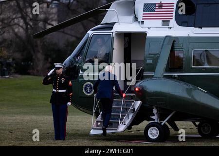 Washington, États-Unis. 09th Feb, 2024. Le président Joe Biden embarque à bord de Marine One sur la pelouse sud de la Maison Blanche à Washington, DC le vendredi 9 février 2024. Photo de Julia Nikhinson/Pool/ABACAPRESS.COM crédit : Abaca Press/Alamy Live News Banque D'Images