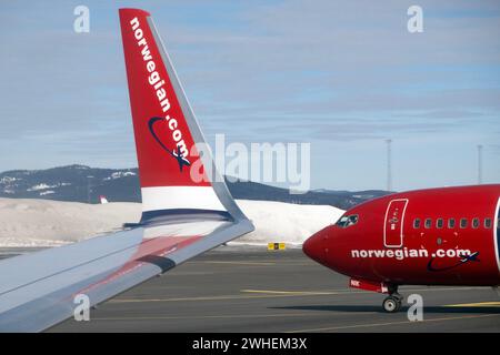 '31.03.2023, Norvège, , Oslo - avion et ailette d'un avion de Norwegian Airlines. 00S230331D018CAROEX.JPG [AUTORISATION DU MODÈLE : NON APPLICABLE, PROPRIÉTÉ REL Banque D'Images