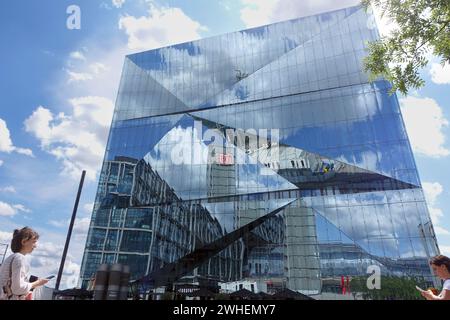 '18.07.2023, Allemagne, Berlin, Berlin - Cube Berlin immeuble de bureaux sur Washingtonplatz. 00S230718D119CAROEX.JPG [AUTORISATION DU MODÈLE : NON, AUTORISATION DU PROPRIÉTAIRE : N Banque D'Images