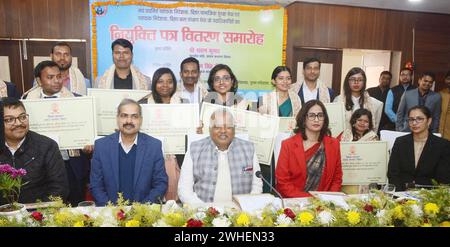 Patna, Inde. 09th Feb, 2024. PATNA, INDE - 9 FÉVRIER : le ministre du Bihar Shravan Kumar distribue des lettres de nomination à Old Secretariat le 9 février 2024 à Patna, en Inde. (Photo de Santosh Kumar/Hindustan Times/Sipa USA) crédit : Sipa USA/Alamy Live News Banque D'Images