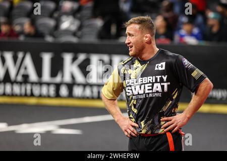 Henderson, Nevada, États-Unis. 08th Feb, 2024. Le combattant de l'UFC Justin Gaethje reprend son souffle lors du 24e Celebrity Flag Football Challenge au Dollar Loan Center à Henderson, Nevada. Christopher Trim/CSM/Alamy Live News Banque D'Images