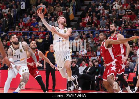 Milan, Italie. 8 février 2024. Italie, Milan, 8 février 2024 : Dzanan Musa (Real Madrid) marque dans la peinture au 1er quart-temps lors du match de basket EA7 Emporio Armani Milan vs Real Madrid, EuroLeague 2023-24 round 26 (crédit image : © Fabrizio Andrea Bertani/Pacific Press via ZUMA Press Wire) USAGE ÉDITORIAL SEULEMENT! Non destiné à UN USAGE commercial ! Banque D'Images