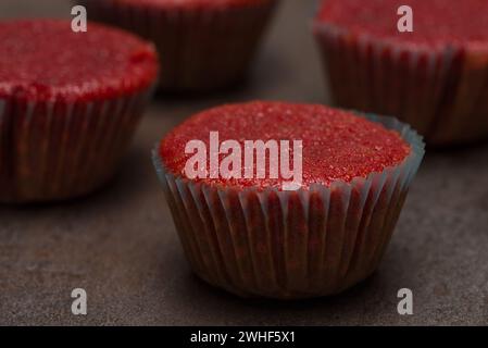 Muffins à la betterave rouge faits maison Banque D'Images