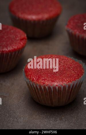 Muffins à la betterave rouge faits maison Banque D'Images