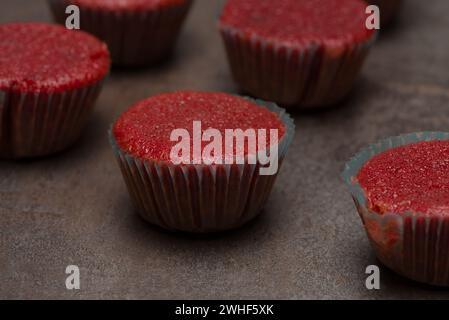 Muffins à la betterave rouge faits maison Banque D'Images