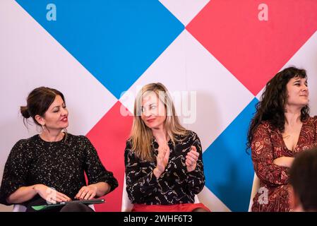 Vigo, Espagne. 9 février 2024. L'équipe Sumar pour Pontevedra lors du rallye organisé à Vigo. dans l'image. De gauche à droite : Sira Rego, ministre de la Jeunesse et de l'enfance, Veronica Martinez, députée Sumar au congrès des députés et Raquel Beana, numéro 2 pour Pontevedra. Crédit : Xan Gasalla/Alamy Live News Banque D'Images