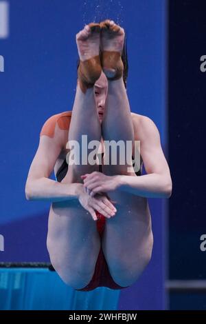 Doha. 9 février 2024. La chinoise Chang Yani participe à la finale féminine de tremplin du 3m des Championnats du monde de natation 2024 à Doha, Qatar, le 9 février 2024. Crédit : du Yu/Xinhua/Alamy Live News Banque D'Images