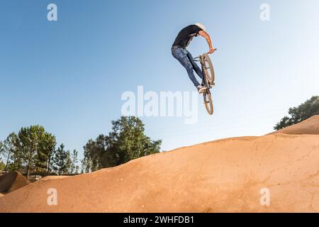 BMX Bike Stunt retour en arrière Banque D'Images