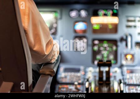 Pilotes dans un cockpit dans un avion Banque D'Images