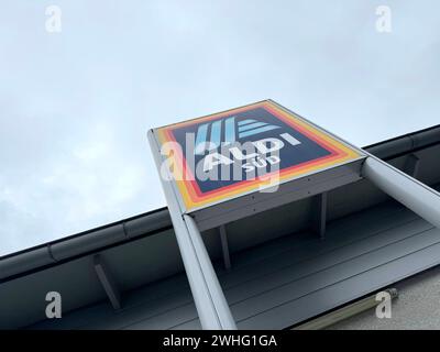 Eine filiale von Aldi a poursuivi Süd à Siegen, logo Aldi filiale AM 09.02.2024 à Siegen/Deutschland. *** Une succursale d'Aldi a poursuivi Süd à Siegen, logo Aldi magasin le 09 02 2024 à Siegen Allemagne Banque D'Images