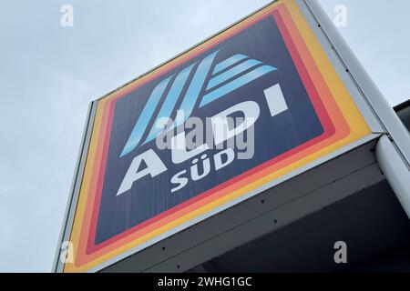 Eine filiale von Aldi a poursuivi Süd à Siegen, logo Aldi filiale AM 09.02.2024 à Siegen/Deutschland. *** Une succursale d'Aldi a poursuivi Süd à Siegen, logo Aldi magasin le 09 02 2024 à Siegen Allemagne Banque D'Images