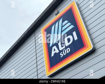 Eine filiale von Aldi a poursuivi Süd à Siegen, logo Aldi filiale AM 09.02.2024 à Siegen/Deutschland. *** Une succursale d'Aldi a poursuivi Süd à Siegen, logo Aldi magasin le 09 02 2024 à Siegen Allemagne Banque D'Images