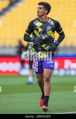 Wellington, Nouvelle-Zélande. Samedi 10 février 2024. A-League - Wellington Phoenix v. Western Utd. Alex Paulsen, gardien de but de Wellington Phoenix, se réchauffe avant le match de A-League entre Wellington Phoenix et Western Utd au Sky Stadium. Crédit : James Foy/Alamy Live News Banque D'Images