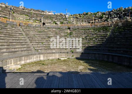 Vue au théâtre romain d'Umm Qais (Gadara) en Jordanie Banque D'Images