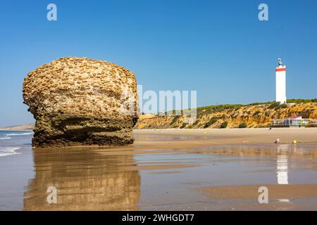 Tour ruine et phare à la plage de sable de Matalascanas Banque D'Images