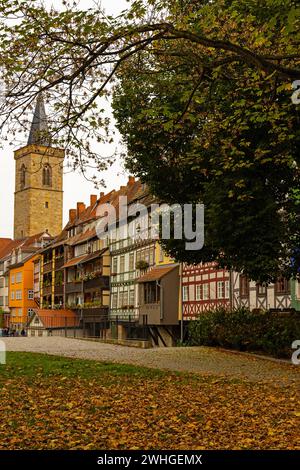 Pont médiéval de marchands à Erfurt en automne Banque D'Images