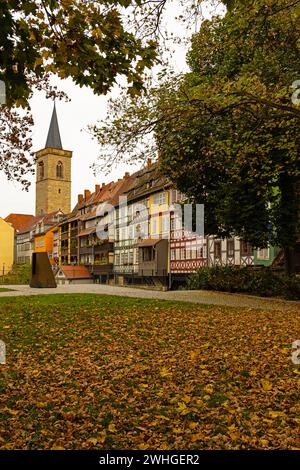 Pont médiéval de marchands à Erfurt en automne Banque D'Images