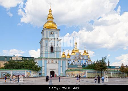 Kiev, Ukraine - 03 juillet 2018 : obtention Le monastère à dôme d'or de Michel (ukrainien : Михайлівський золотоверхий монастир) est un monastère en activité situé Banque D'Images