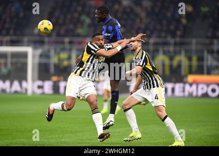 Bremer (Juventus) combat pour le ballon avec Marcus Thuram (FC Internazionale) lors du match de Serie A Football entre FC Internazione et Juventus, A. Banque D'Images