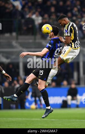 Alessandro Bastoni (FC Internazionale) combat pour le ballon avec Bremer (Juventus) lors du match de Serie A Football entre FC Internazione et Juvent Banque D'Images