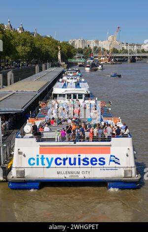 Un bateau touristique City Cruises appelé Millennium City amarre à Westminster Pier, Londres, Royaume-Uni. 5 septembre 2023 Banque D'Images