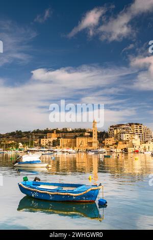 Marina dans le village de pêcheurs Marsaskala à Malte Banque D'Images