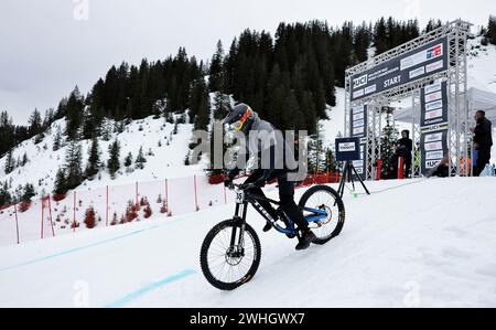 Chatel, France. 10 février 2024. Photo Alex Whitehead/SWpix.com - 10/02/2024 - cyclisme - Championnats du monde de motoneige UCI 2024 - Chatel, haute-Savoie, France - Josh Turner, Grande-Bretagne crédit : SWpix/Alamy Live News Banque D'Images