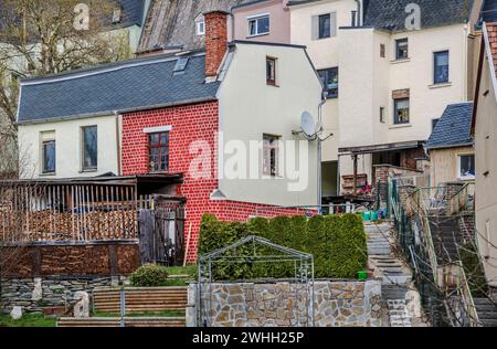 La petite maison dans la cour arrière Banque D'Images