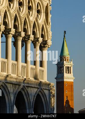 Palacio de los Dogos(s.XIV) y Canpanile de San Giorgio Maggiore. Plaza de San Marco. Venecia.VÃ©neto. Italia. Banque D'Images