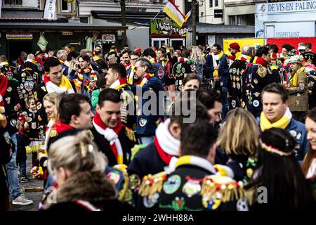 DEN BOSCH - célébrations de carnaval sur le marché dans le centre d'Oeteldonk, le nom que la ville de Den Bosch porte pendant le carnaval. D'innombrables fêtards se sont joints aux festivités. ANP ROB ENGELAAR netherlands Out - belgique Out Credit : ANP/Alamy Live News Banque D'Images