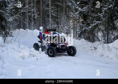 Région de Leningrad, Russie. 10 février 2024. Sergey Karyakin/Vittorio Soverina (206) s’affrontent lors de la 1ère étape du championnat russe de Rallye de Baja « Russia Northern Forest ». Crédit : SOPA images Limited/Alamy Live News Banque D'Images