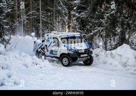 Région de Leningrad, Russie. 10 février 2024. Alexey Ignatov/Evgeny Pavlov (223) s’affrontent lors de la 1ère étape du championnat russe de Rallye de Baja « Russie Forêt du Nord ». Crédit : SOPA images Limited/Alamy Live News Banque D'Images