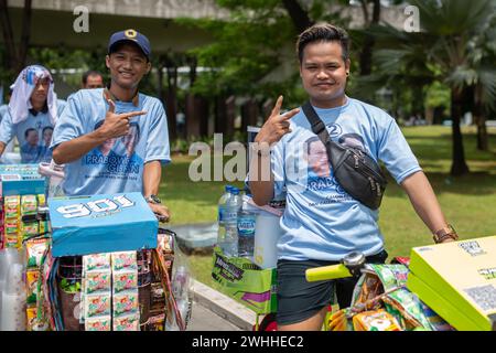 JAKARTA, INDONÉSIE - 10 FÉVRIER 2024 : des partisans de MM. Prabowo Subianto et Gibran Rakabuming Raka sont vus dans les rues de Jakarta, Indonésie. Banque D'Images