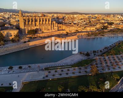 Palais royal de la Almudaina et cathédrale de Palma Banque D'Images