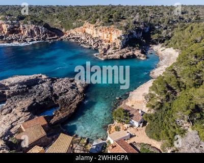 S Almonia crique et falaises du sud -falaises de Migjorn- Banque D'Images