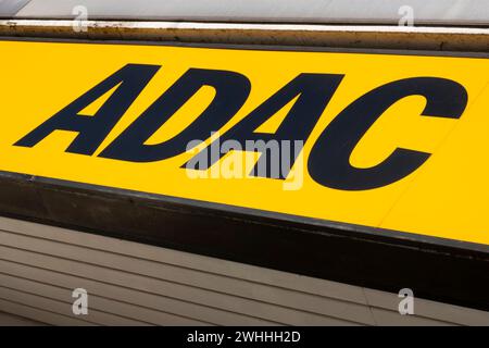 Façade avec chant et logo de l'ADAC Banque D'Images