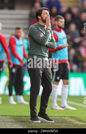 Southampton, Royaume-Uni. 10 février 2024. Russell Martin, manager de Southampton, gestes lors du Southampton FC contre Huddersfield Town AFC au St.Mary's Stadium, Southampton, Angleterre, Royaume-Uni le 10 février 2024 crédit : Every second Media/Alamy Live News Banque D'Images