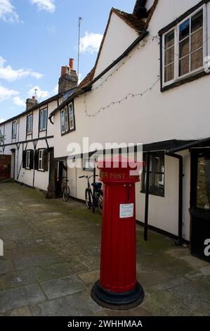 Eton, Windsor, Berkshire, Royaume-Uni. 12 mai 2012. Une boîte aux lettres ornée devant le Cockpit Restaurant à Eton, Windsor, Berkshire. Crédit : Maureen McLean/Alamy Banque D'Images