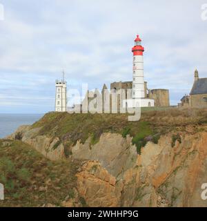 St Matthieu, célèbre phare et ruines d'une église. Banque D'Images