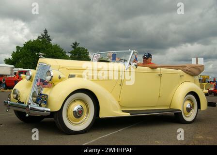 1936 Packard 120B cabriolet berline, St Paul Rodeo Parade, St Paul, Oregon Banque D'Images