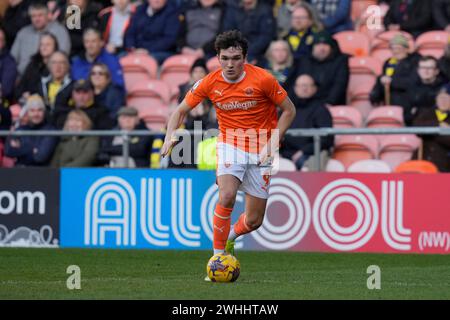 Kyle Joseph de Blackpool court avec le ballon lors du match de Sky Bet League 1 Blackpool vs Oxford United à Bloomfield Road, Blackpool, Royaume-Uni, le 10 février 2024 (photo par Steve Flynn/News images) à Blackpool, Royaume-Uni le 31/08/2023. (Photo Steve Flynn/News images/SIPA USA) Banque D'Images