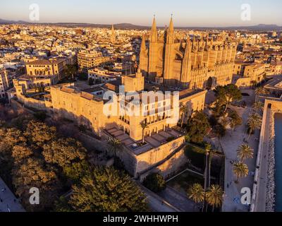 Palais royal de la Almudaina et cathédrale de Palma Banque D'Images