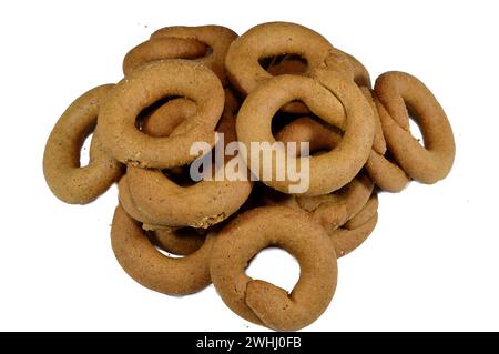 Biscuits à la cannelle, biscuits ronds cuits au four qui sont durs, plats et croustillants, c'est un produit alimentaire cuit et façonné à base de farine avec du sucre et de la cannelle, swe Banque D'Images