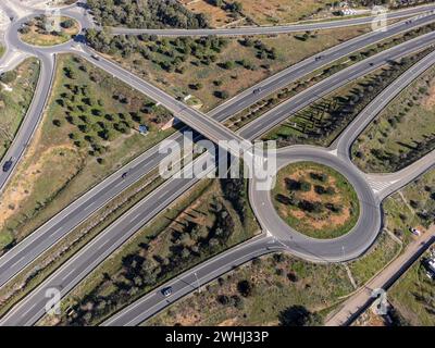 Autoroute ma-19 et rond-point de la zone industrielle de son Noguera Banque D'Images