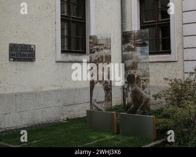 Plaque commémorative et 2 colonnes commémoratives pour commémorer le soulèvement de la RDA le 06/17/1953 Magdebourg Banque D'Images