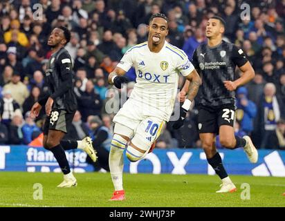 Le Crysencio Summerville de Leeds United célèbre avoir marqué le troisième but de son équipe lors du Sky Bet Championship match à Elland Road, Leeds. Date de la photo : samedi 10 février 2024. Banque D'Images